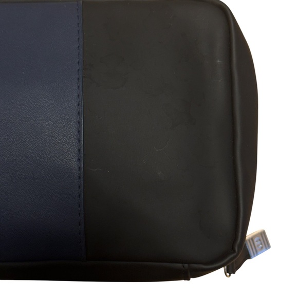 Dior Men's Black and Navy Toiletry Bag - Picture 3 of 8